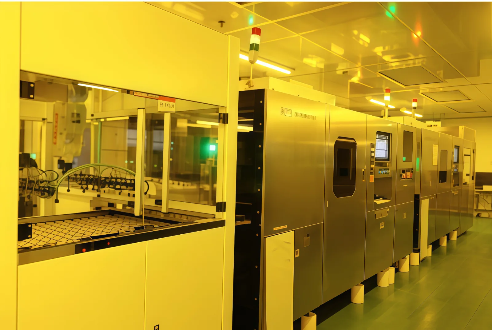 Yellow-light cleanroom housing automated dry-film lamination and LDI exposure equipment